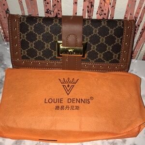 Cute clutch wallet 🤩🤎